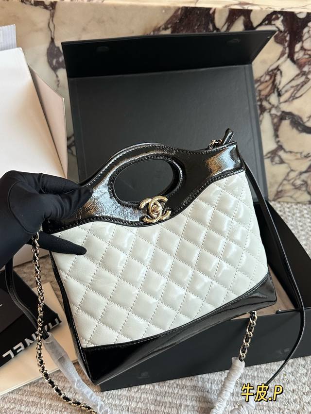 Medium size with box Size: 23 22Cm Chanel's 23A is worth buying Cute horizontal