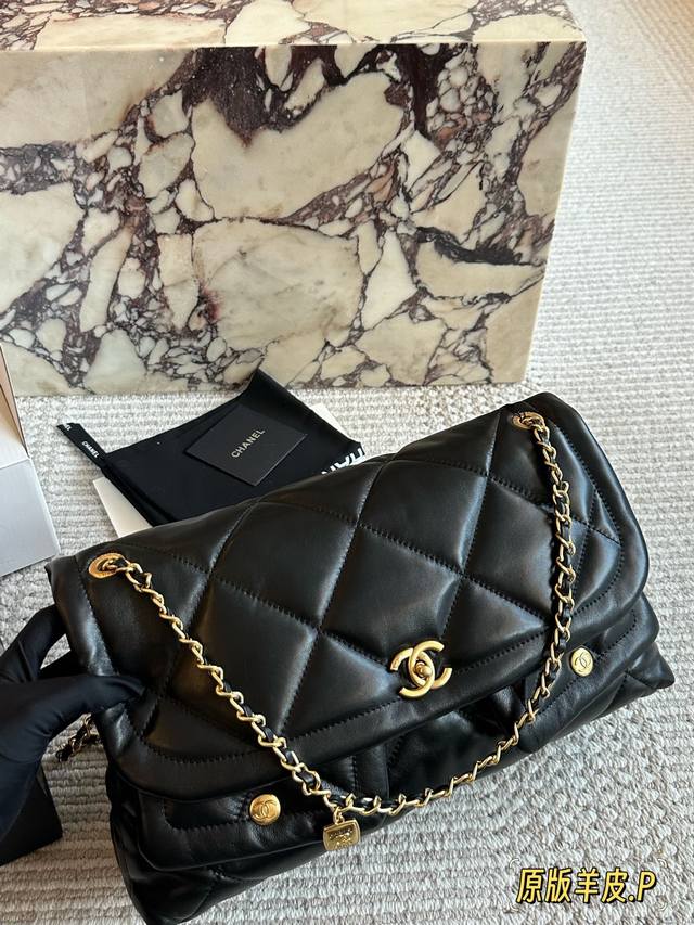 Original Lambskin Chanel 25K Hobo Tote Bag is so cool! The classic quilted patte