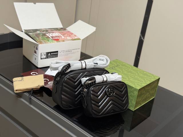 Comes with a folding box/airplane box. Gg Marmont camera bag with double Gucci