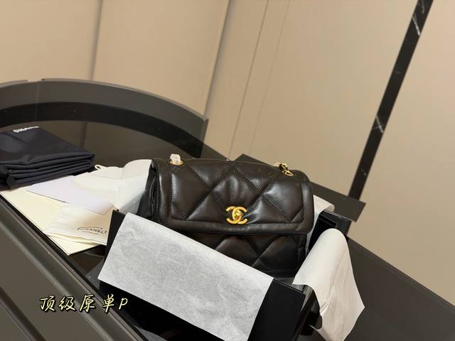 Folding Box Chanel Winter 25K Single Item Lambskin Flap Bag Black with gold har