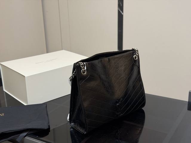 Comes with full packaging Size: 32*27 Saint Laurent tote bag, wrinkled oil-waxe