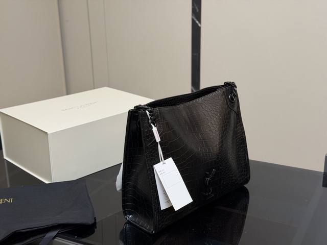 Comes with full packaging Size: 32*27 Saint Laurent tote bag, wrinkled oil-waxe