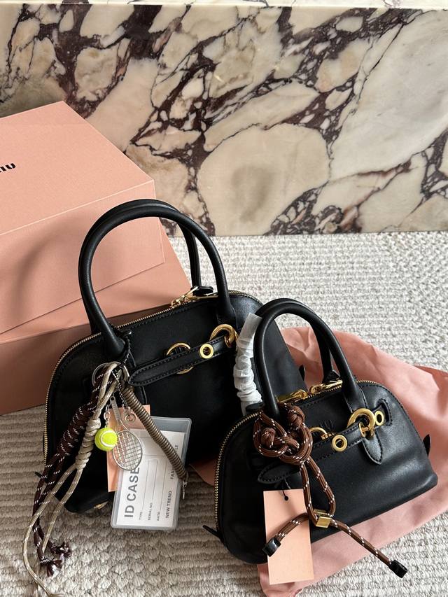 Everyone will praise your Miu Miu Aventure if you carry it! This small mini she