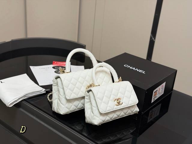 Comes with a folding box Size: 20.13cm 23.14cm Chanel Coco Handle Handbag Grain