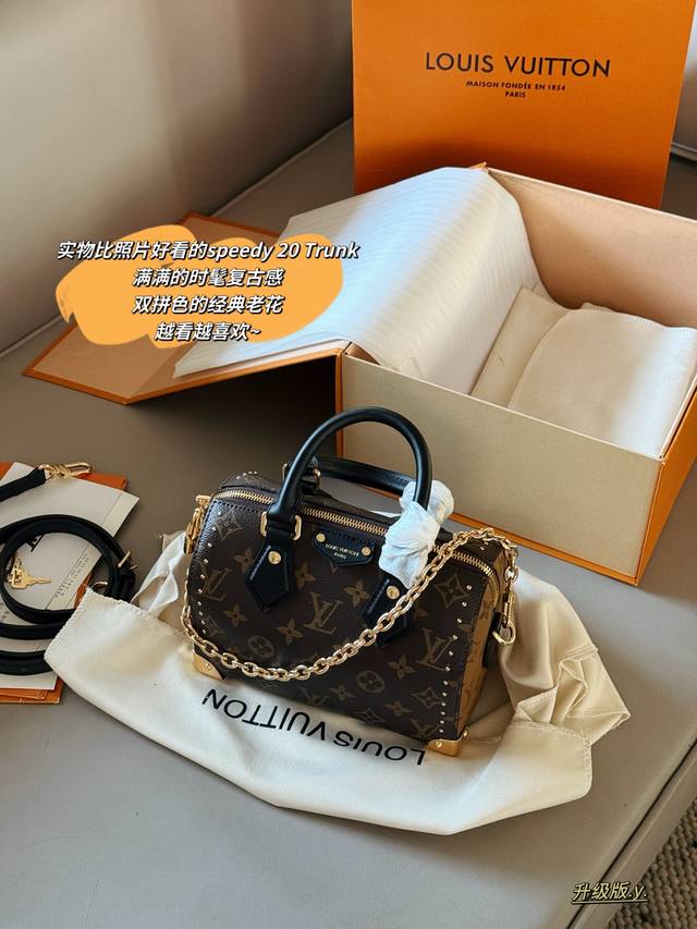 Upgraded Box Version Y Size: 20*14Cm This is a runway-quality Speedy Trunk 20 p