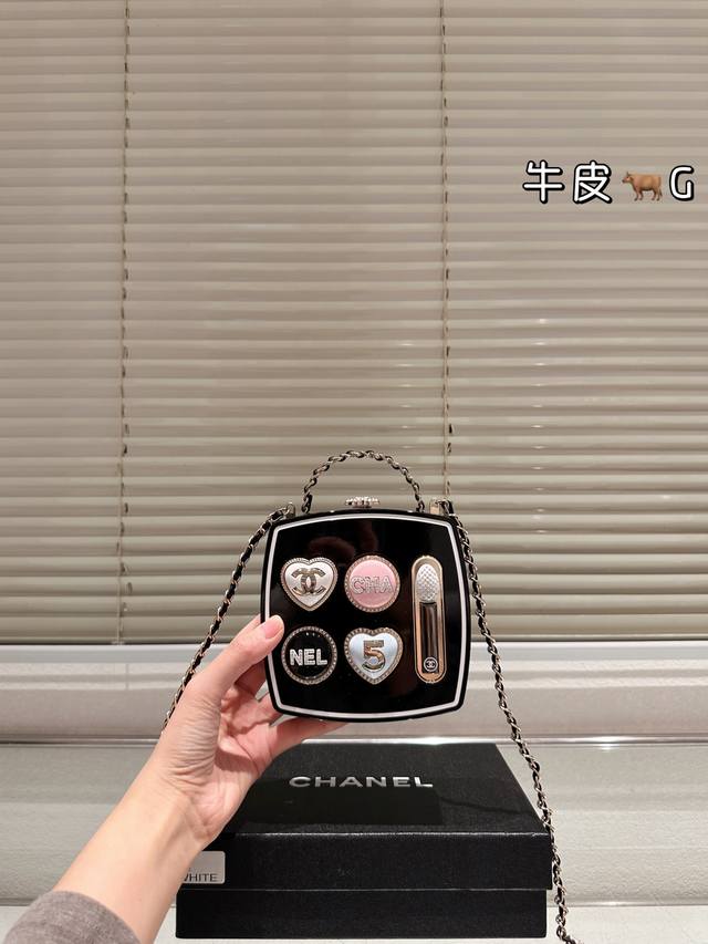 Replica Chanel 25B Makeup Palette Shaped Hard-sided Evening Bag This Chanel crea