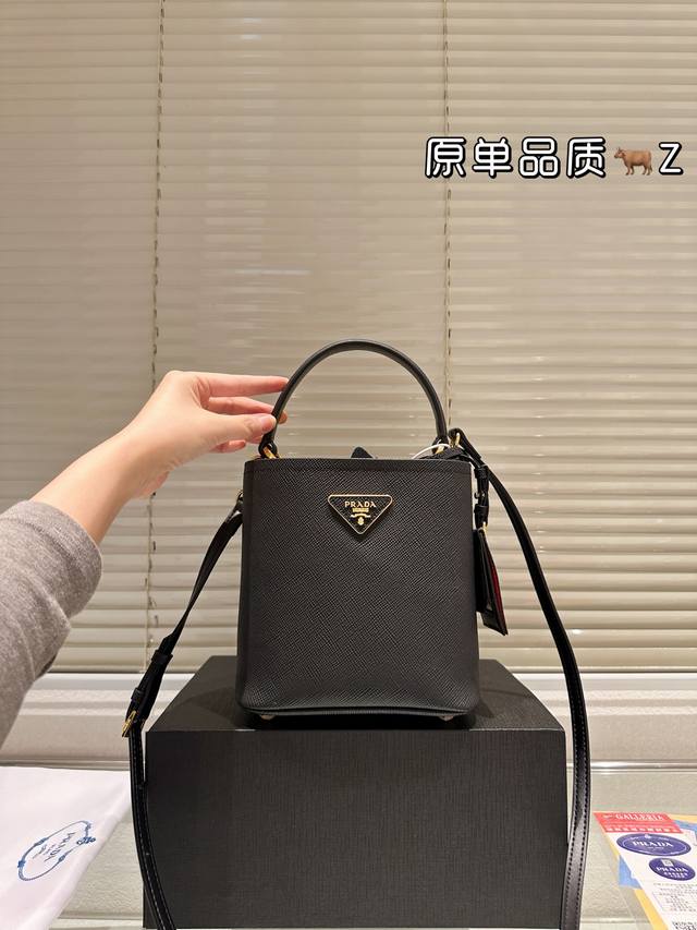 Comes with box, genuine leather. Size: 18*18cm. Prada bucket bag. I love bucket