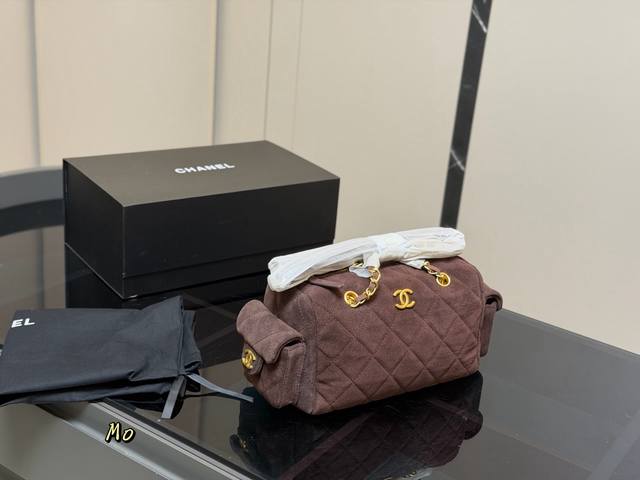 Folding Box Size: 25.15Cm Chanel 25K Bowling Bag This bowling bag is so amazing