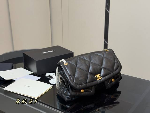 Comes with box Chanel 25K is so beautiful! The bow is still timeless, The chain