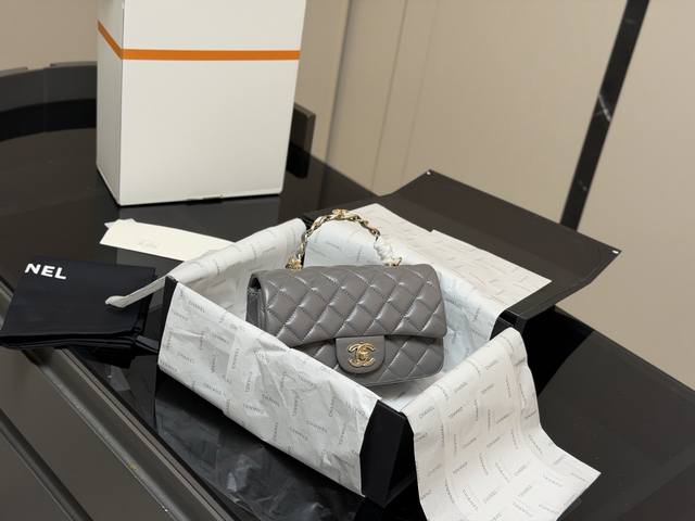 Folding Box/Airplane Box Size: 20*12cm Chanel Mini CF Handle Whether it's the d