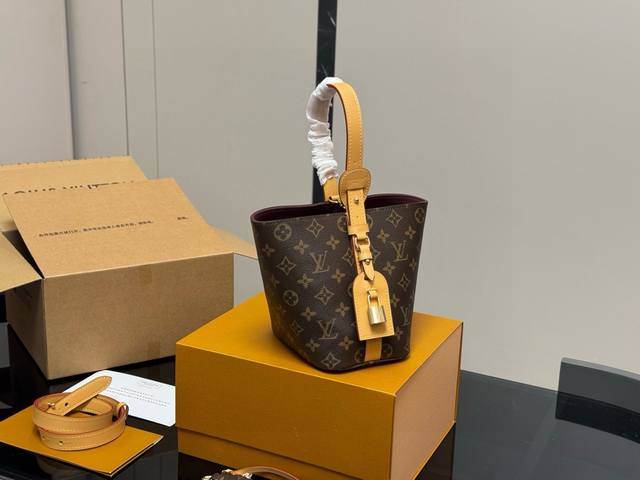 Comes with a folding box/airplane box Another hot new vintage LV bag is here A