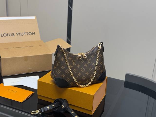 Comes with a folding box/airplane box Size: 29*16Cm Vintage croissant bag Origi