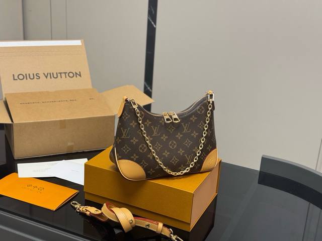 Comes with a folding box/airplane box Size: 29*16Cm Vintage Croissant Bag Origi