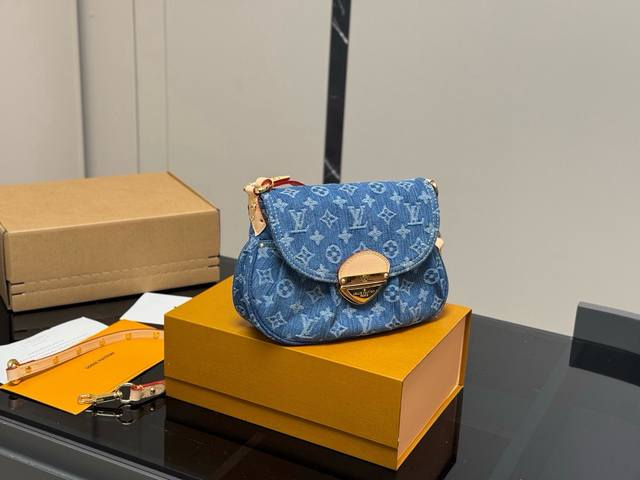 Comes with a folding box/airplane box replica Size: 26*18Cm Lv Denim Sunset is