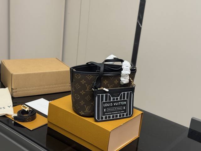 Comes with a folding box Size: 20.17Cm Lv Neverfull BB new shopping bag! A lege Comes with a folding box Size: 20.17Cm Lv Neverfull BB new shopping bag! A lege