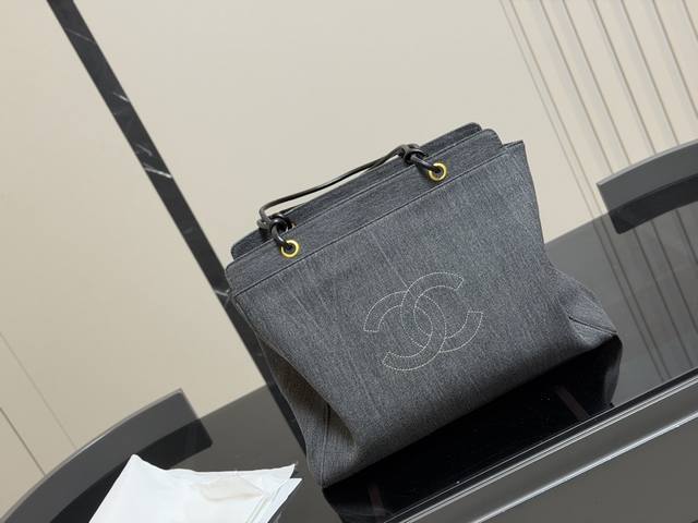 No Box Size: 41.33Cm Chanel Denim Beach Bag Get it! Get it! This year's beach ba No Box Size: 41.33Cm Chanel Denim Beach Bag Get it! Get it! This year's beach ba