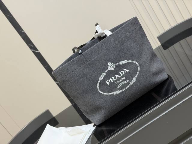 Size: 38.30cm Prada Classic Shopping Bag! Big and Convenient! As an entry-level Size: 38.30cm Prada Classic Shopping Bag! Big and Convenient! As an entry-level