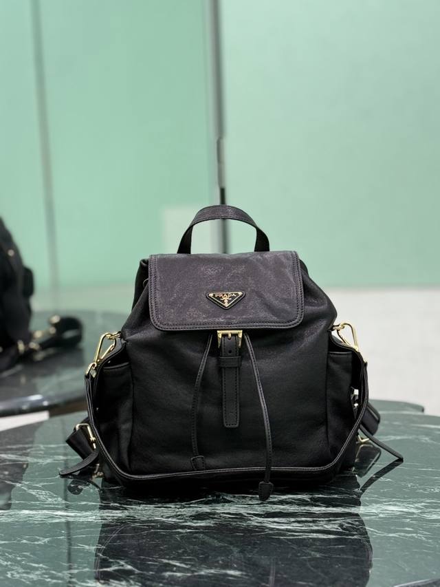 New Backpack This Explore handbag perfectly blends elegance and functionality, f