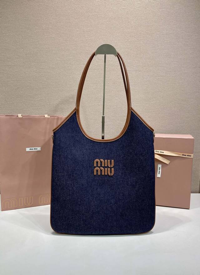 New Arrival Denim 5Bg231 Large Size This Ivy handbag blends minimalist casual st