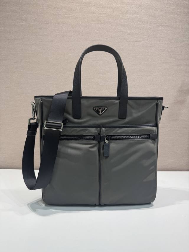 p's new men's bag, 2Vg860 new color . This tote bag is made of imported parachu