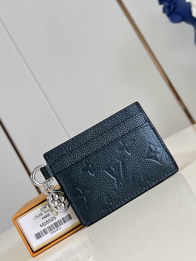 Factory Price p Top-Tier Original M26525 This LV Charms card holder is crafted f