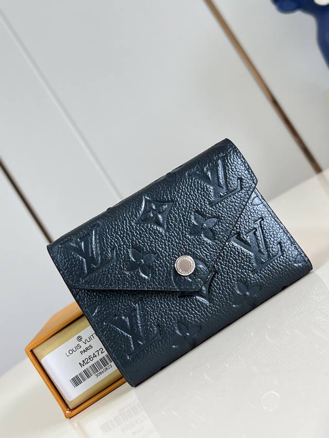 Factory Price p Top-Tier Original M26472 This Victorine wallet is made of Monogr