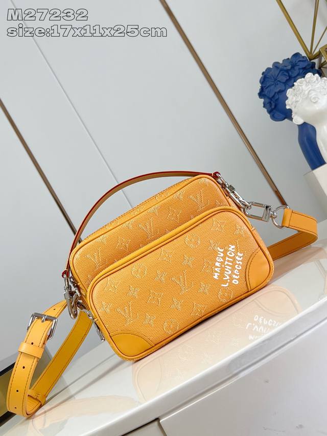 Factory Price p Top-Tier Original M27232 This Nil crossbody bag features a retro