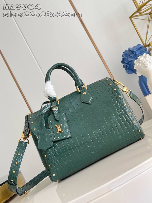 Factory Price (pp) Top-Tier Original M14064 Green Crocodile Studded Style. This