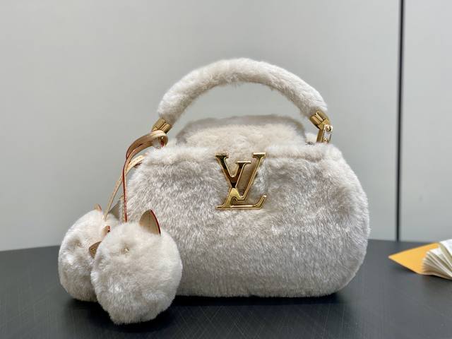 Factory Price p Top-Tier Original M26324 Lambswool Plush Capusnow Handbag (Na Yi