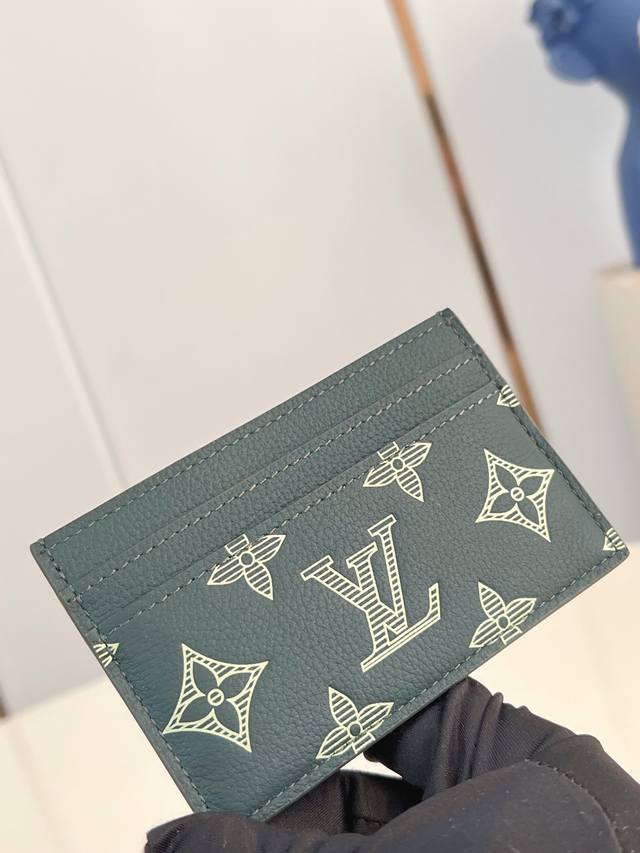 Factory Price p Top-Tier Original M14789 Green Edition This card holder features