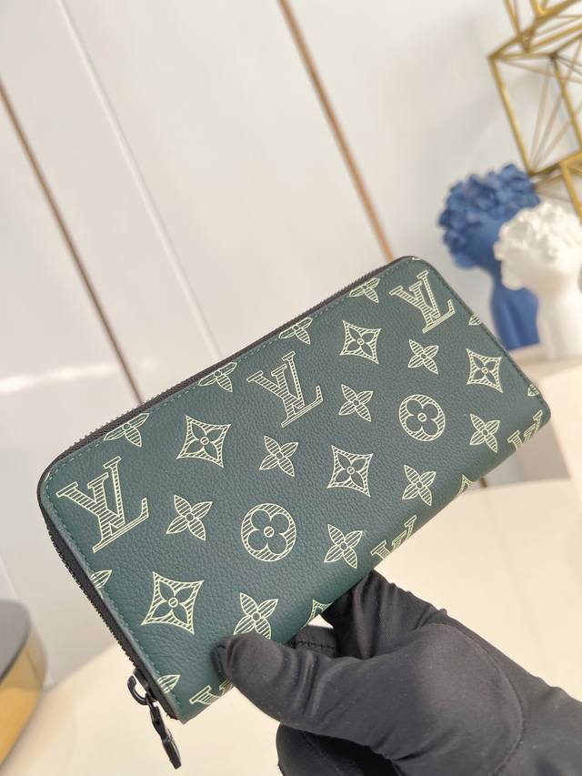 Factory Price p Top-Tier Original M27178 Embellished Green This horizontal zippe