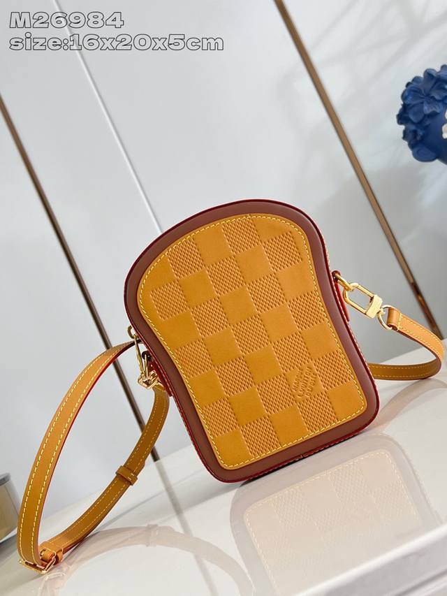 Factory Price p Top-Tier Original M26984 This Toast mini handbag features Monogr