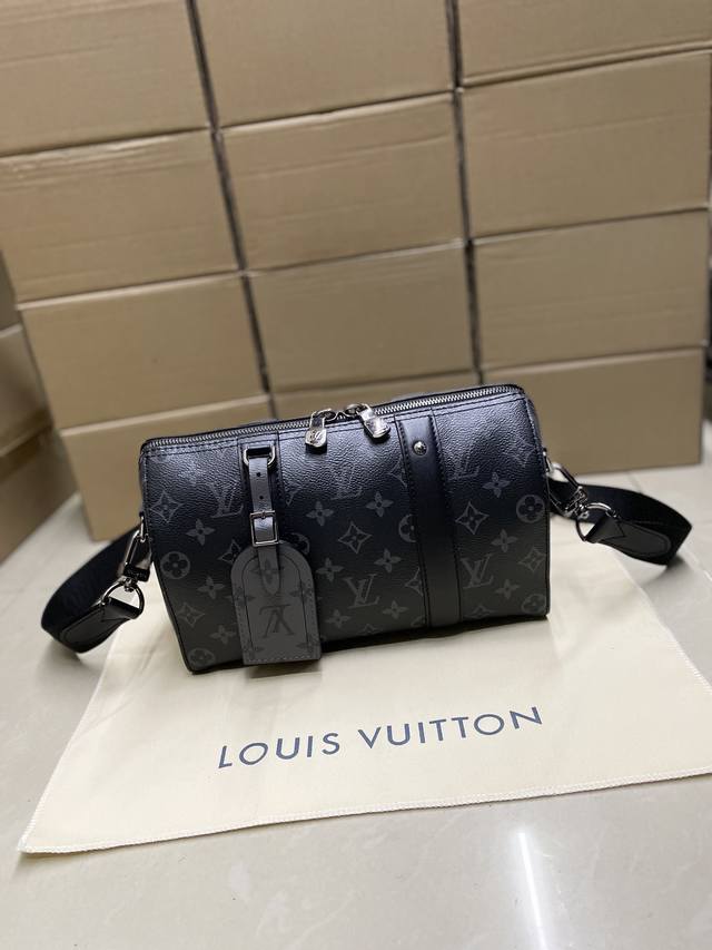 High-quality M45936 Top-grain genuine leather, premium workmanship, chip code s