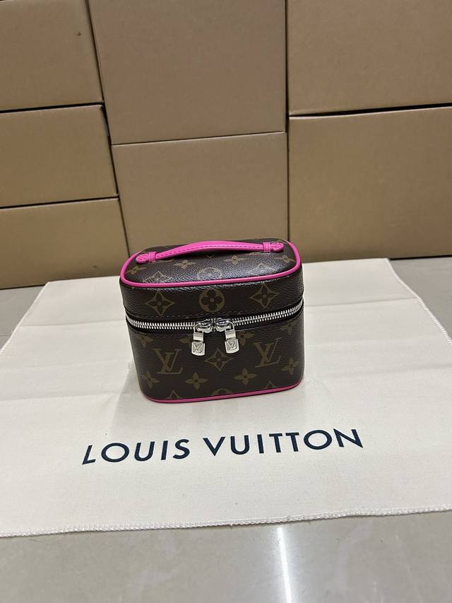 High-quality M14832 cosmetic bag, original factory leather, top-grade workmansh