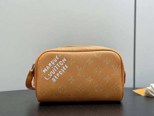Original Quality M26872 Yellow Silkscreened Toiletry Kit Mini Toiletry Bag M2715