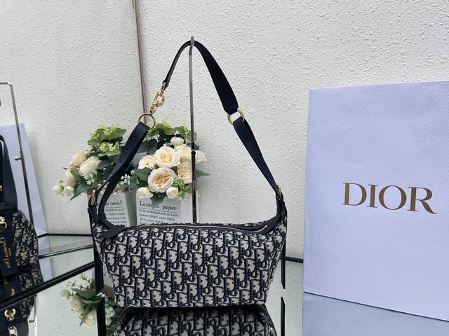 This D-Journey handbag is a new addition to the collection, making a stunning d