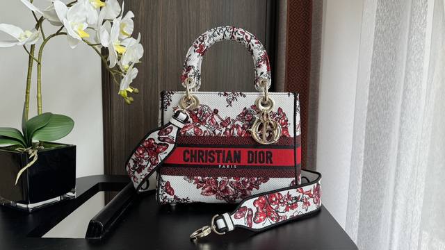 This Lady D-Lite handbag from Dior perfectly blends classic elegance with the b