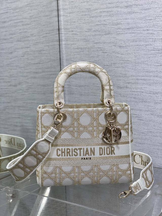 Dior Lady Dior 5-compartment bag in stock. Featuring embroidered spring/summer
