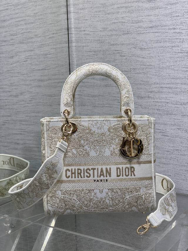Dior Lady Dior 5-compartment bag in stock. Lady embroidered Christmas series