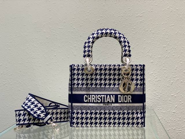 Five-square embroidered blue houndstooth Dior handbag. Inspired by women's crea
