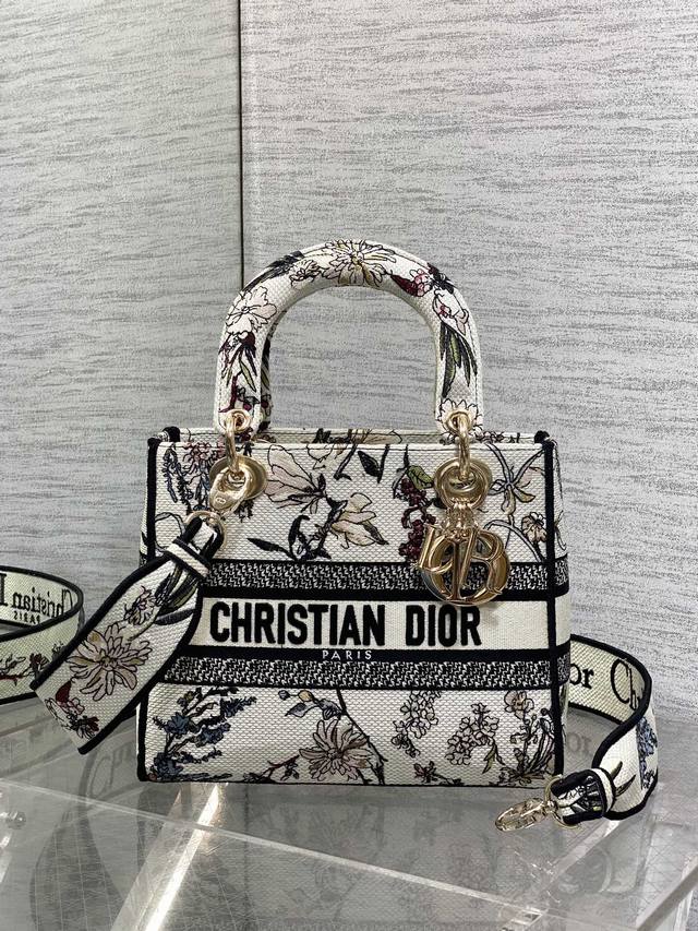 Dior Lady 5-compartment bag, in stock. The latest summer collection features si