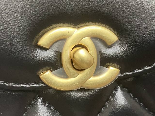 Chane1 24K Kelly Fall/Winter runway hot item is here! imported original leather