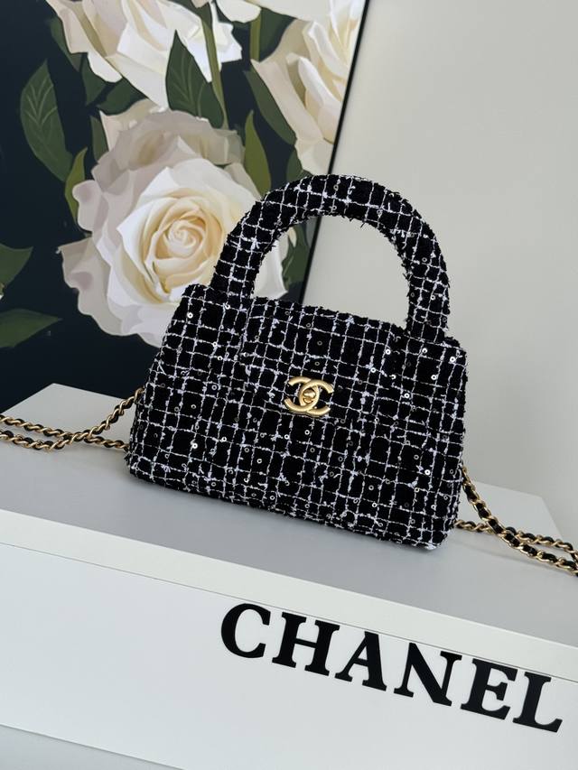 Exquisite Chanel 24 New Arrival! The all-black Chanel 24 Fall/Winter Collection