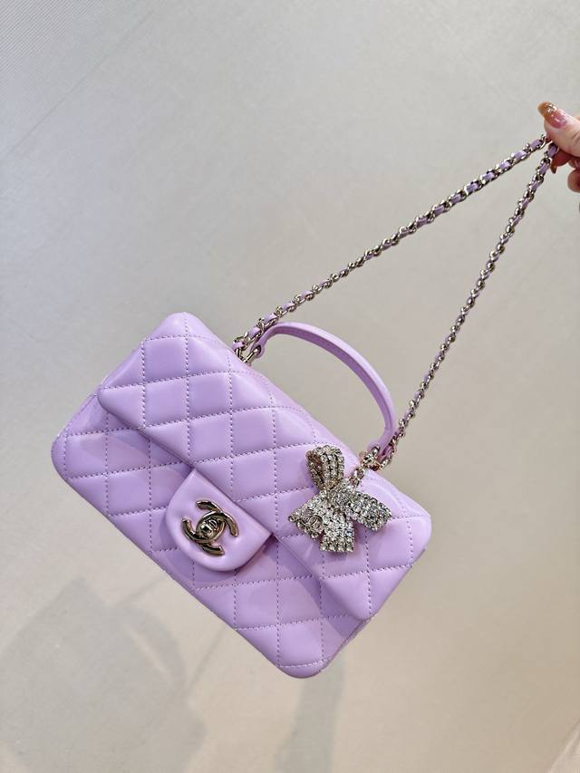 2431 The Chanel Mini Handle with its sheepskin handle is here! It's still the cl