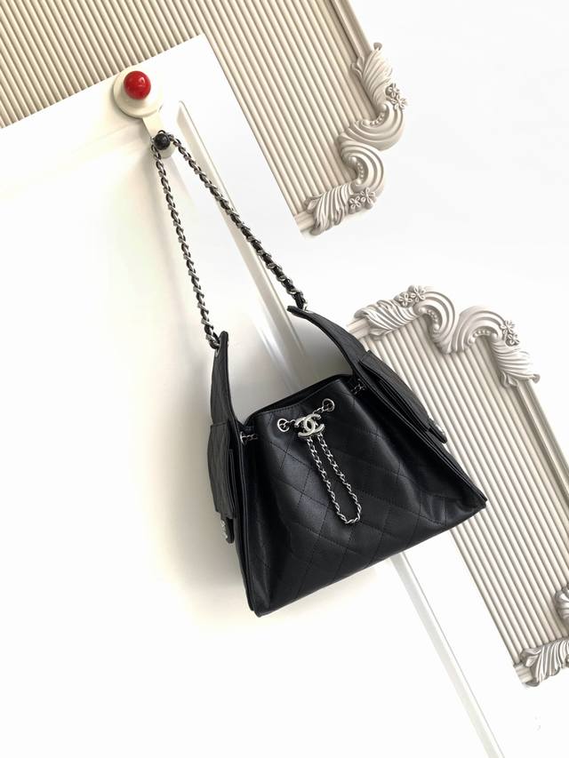 As5293 Chanel 25C: Another bag named after a year. This Chanel Hobo bag is a sma