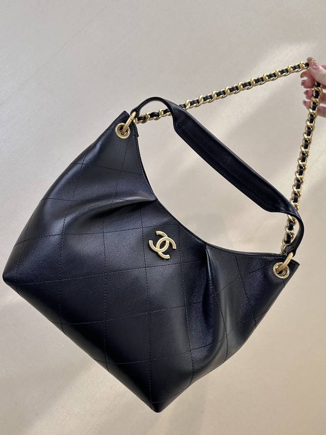 5970 Chanel 26C Early Spring New Hippie Hobo bag has a completely new style~ The