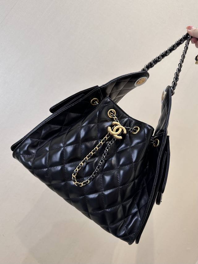 5293 Chanel 25, another Chanel bag named with a number. Following Chanel 19 and