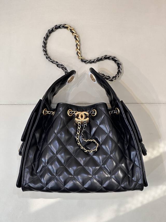 5293 Chanel's new product launches always bring unexpected surprises, and this y