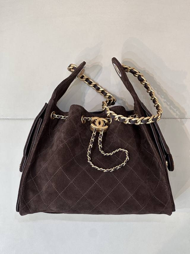 5293 This leather shoulder strap is absolutely gorgeous! Even the strap itself i