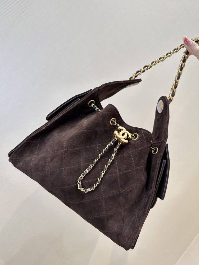 5293 Sisters! Chanel has unleashed another amazing new collection! The 25C early